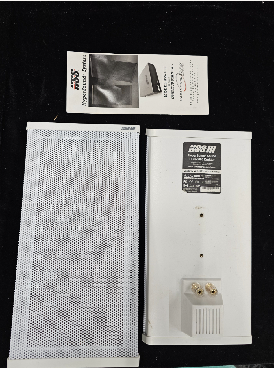 HSS Hypersound System Parametric Sound Speakers HSS3000 	2x speaker, 1x amp, 1x powers supply, 2x stereo cable 