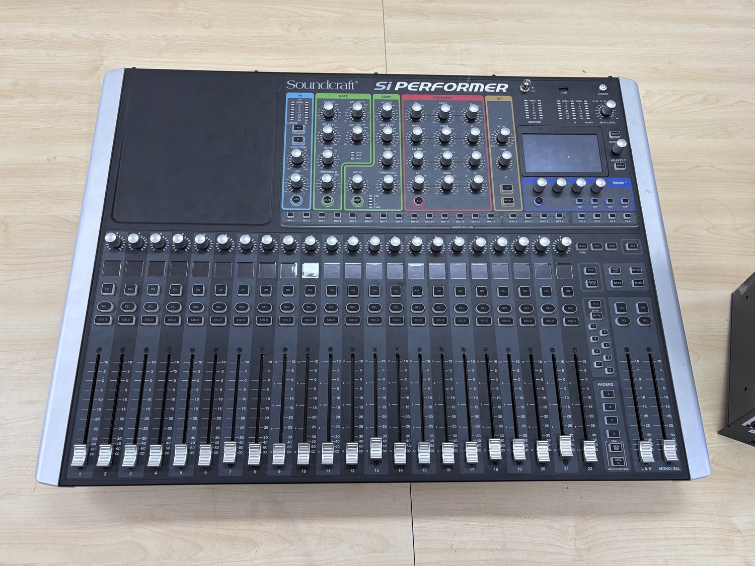 Soundcraft Digital Mixer Package Soundcraft Si Performer 2 24-Input Digital Console + Dante Card & Stage Box
