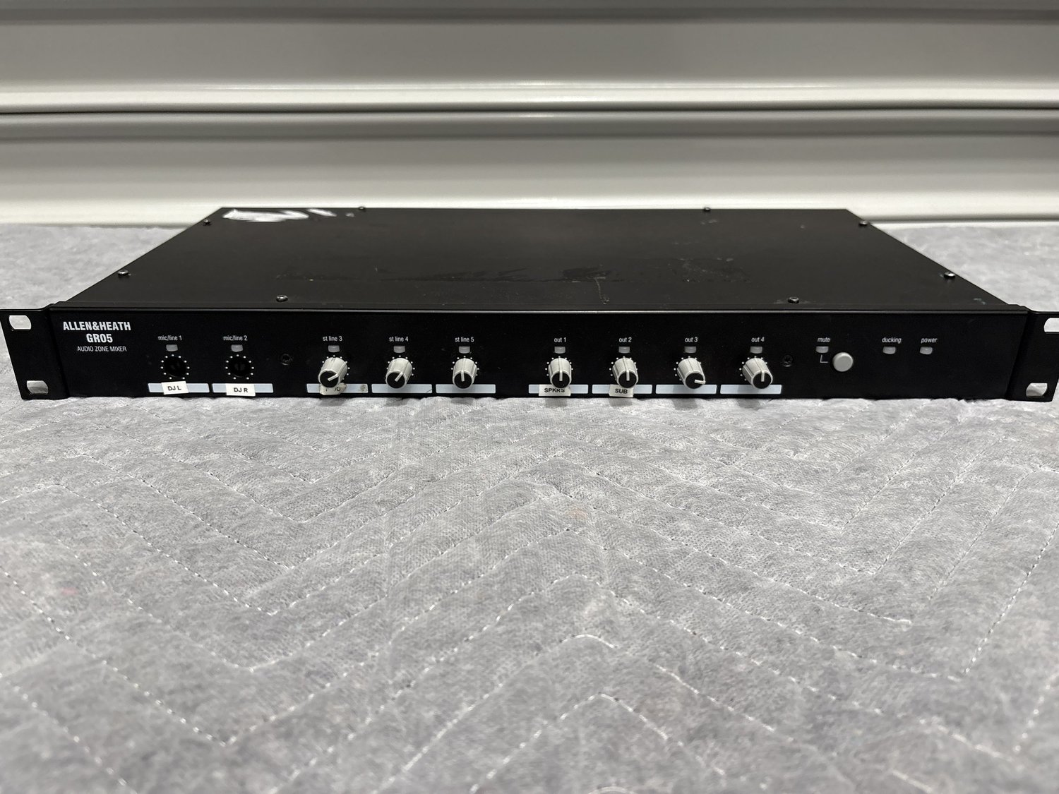 Allen & Heath GR05 - 5-In, 4-Out Rack-Mount Analog Zone Mixer