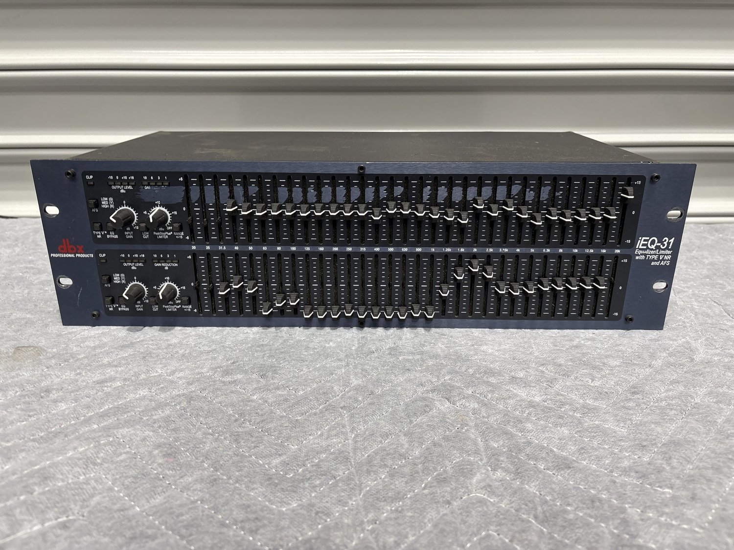 DBX  Equaliser IEQ-31 Eq Limiter With VNR +AFS  31 Band