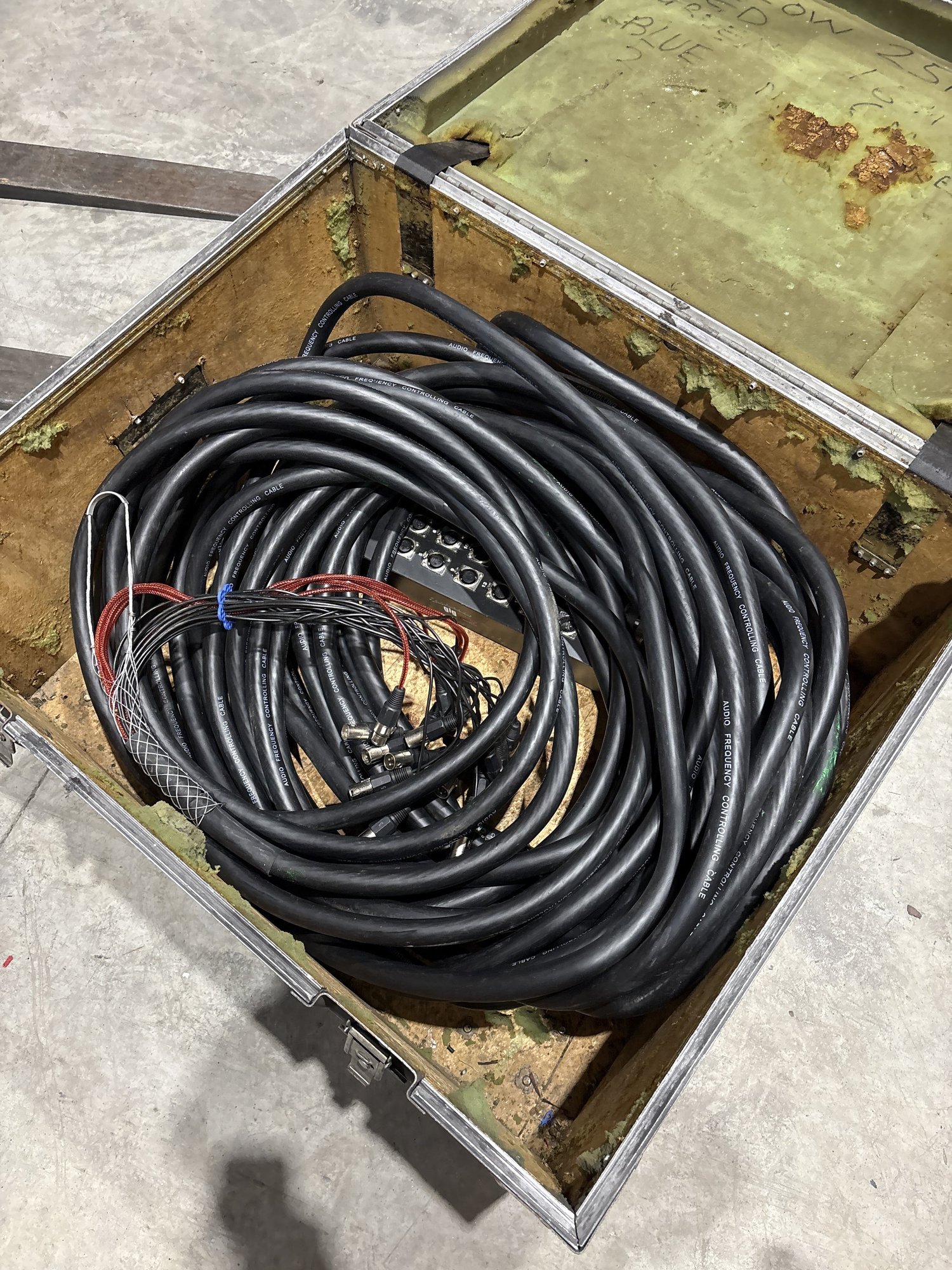 Multicore Audio Gig Gear 25 Metre  20 Channel 4 Outputs + Wooden Case