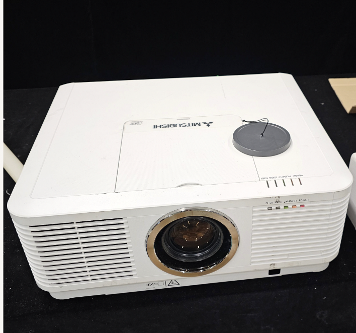 Projector - Mitsubishi UD8350U DLP  6500 Lumen  1920 x 1080 + (OL-XD2000SZ )Short Zoom Lens   (1600hrs)