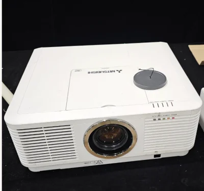 Projector - Mitsubishi UD8350U DLP  6500 Lumen  1920 x 1080 + (OL-XD2000SZ )Short Zoom Lens   (1600hrs)