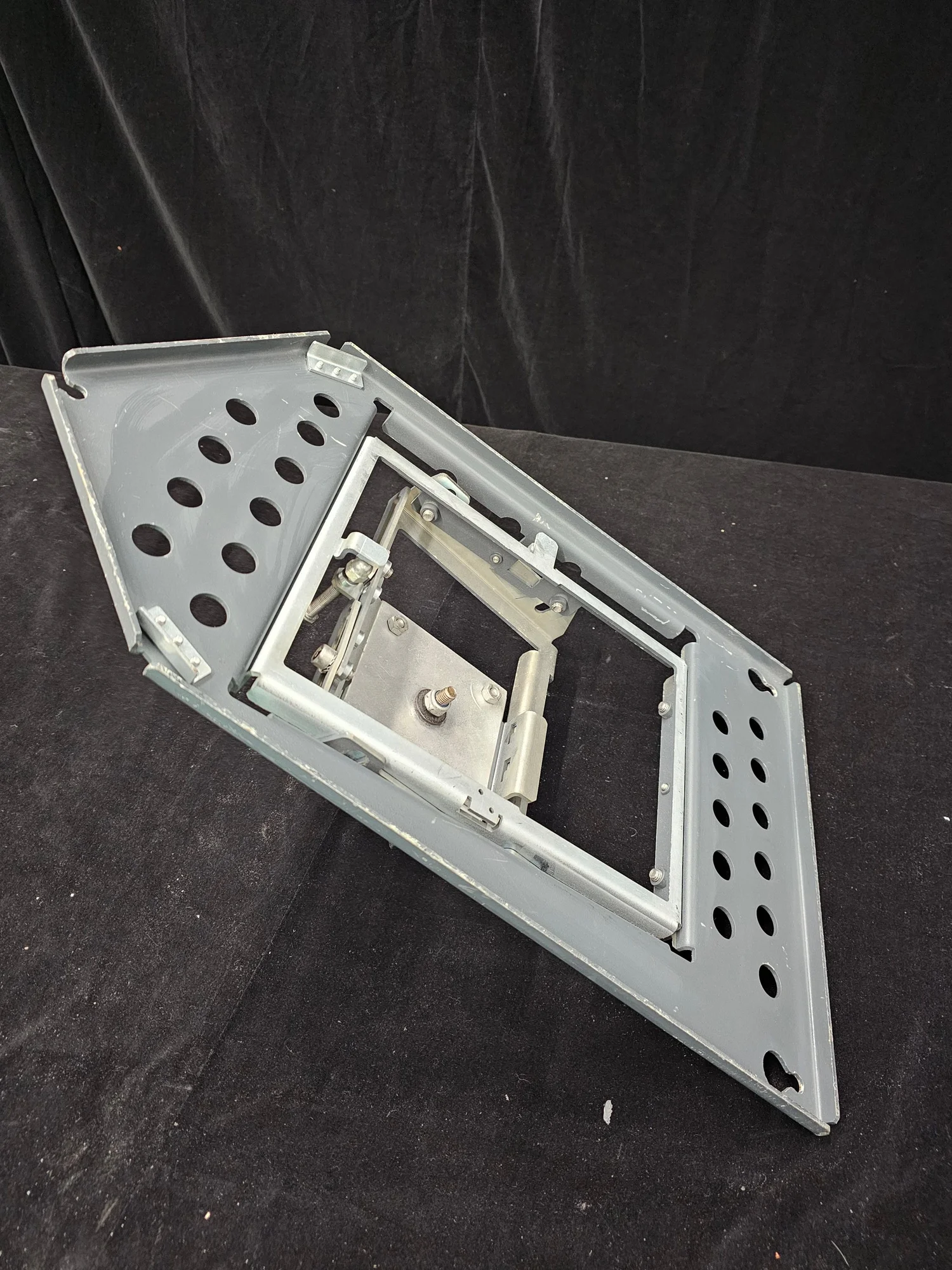 Barco Projector W8 Rigging Bracket     Model: 5600 Bracket