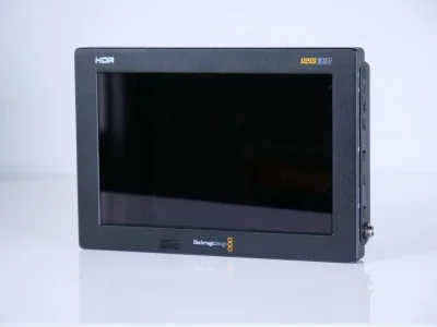 BlackMagic VideoAssist 3G 7" plus battery power pack