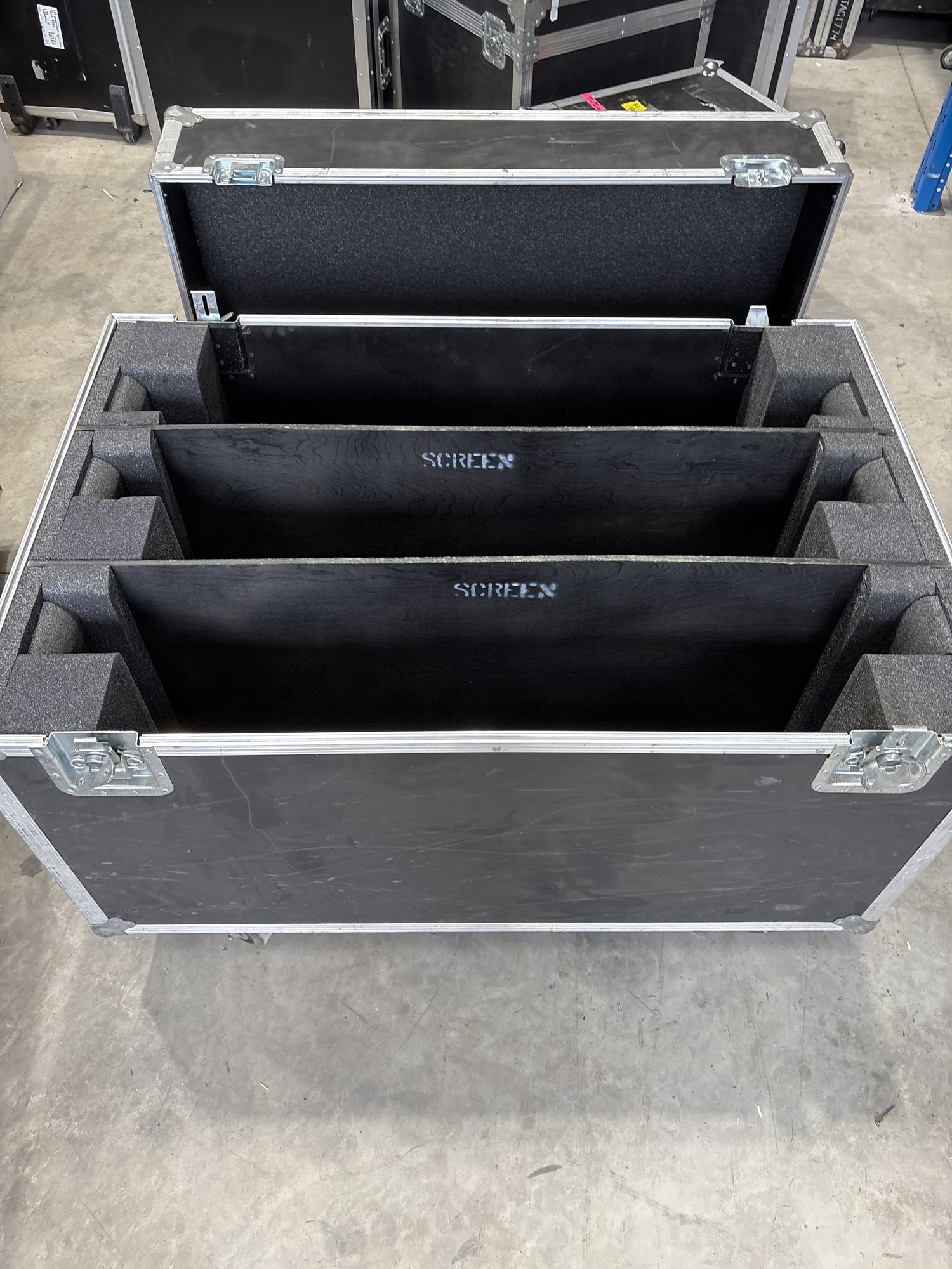 Screen / monitor roadcase 3 compartment