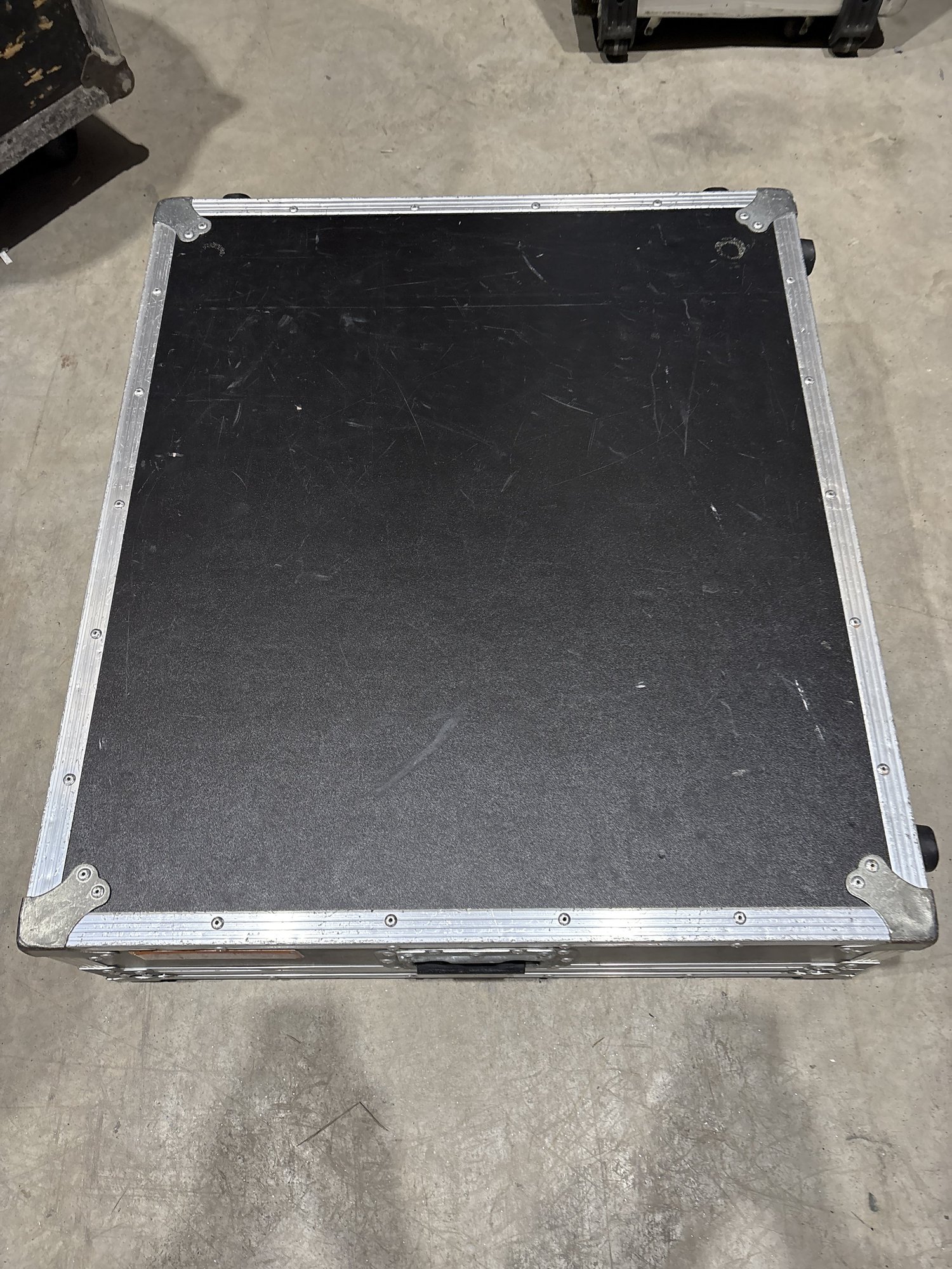 Encore Mixer Roadcase  1000x700x222 Suits  A&H  QU32  Mixer  (RC37)