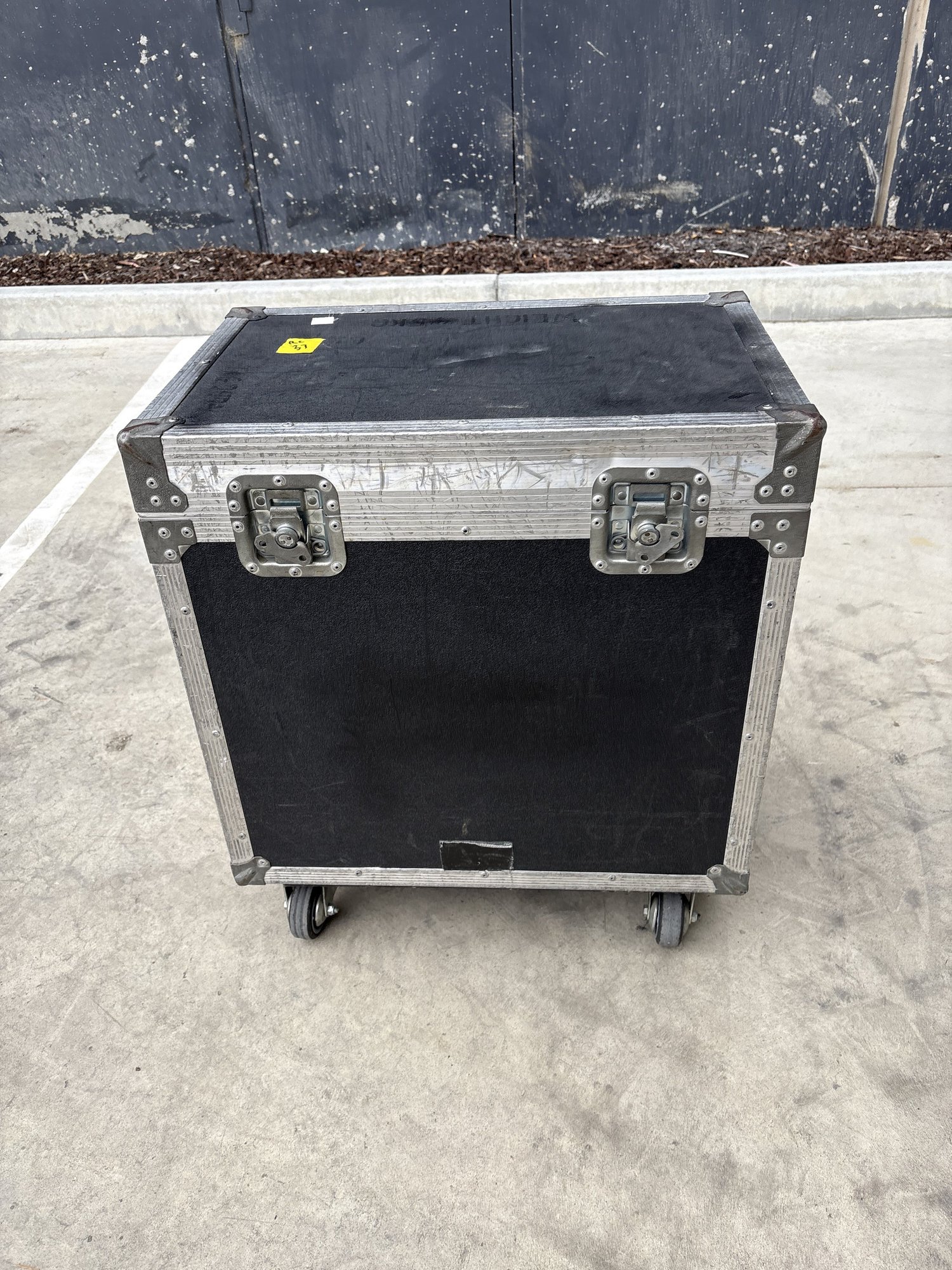 Mixer Road Case Box  With Wheels  Suit Powered Mixer ( Dynacord PM1,000) Small 16 Channel Mixer Case ( RC33)