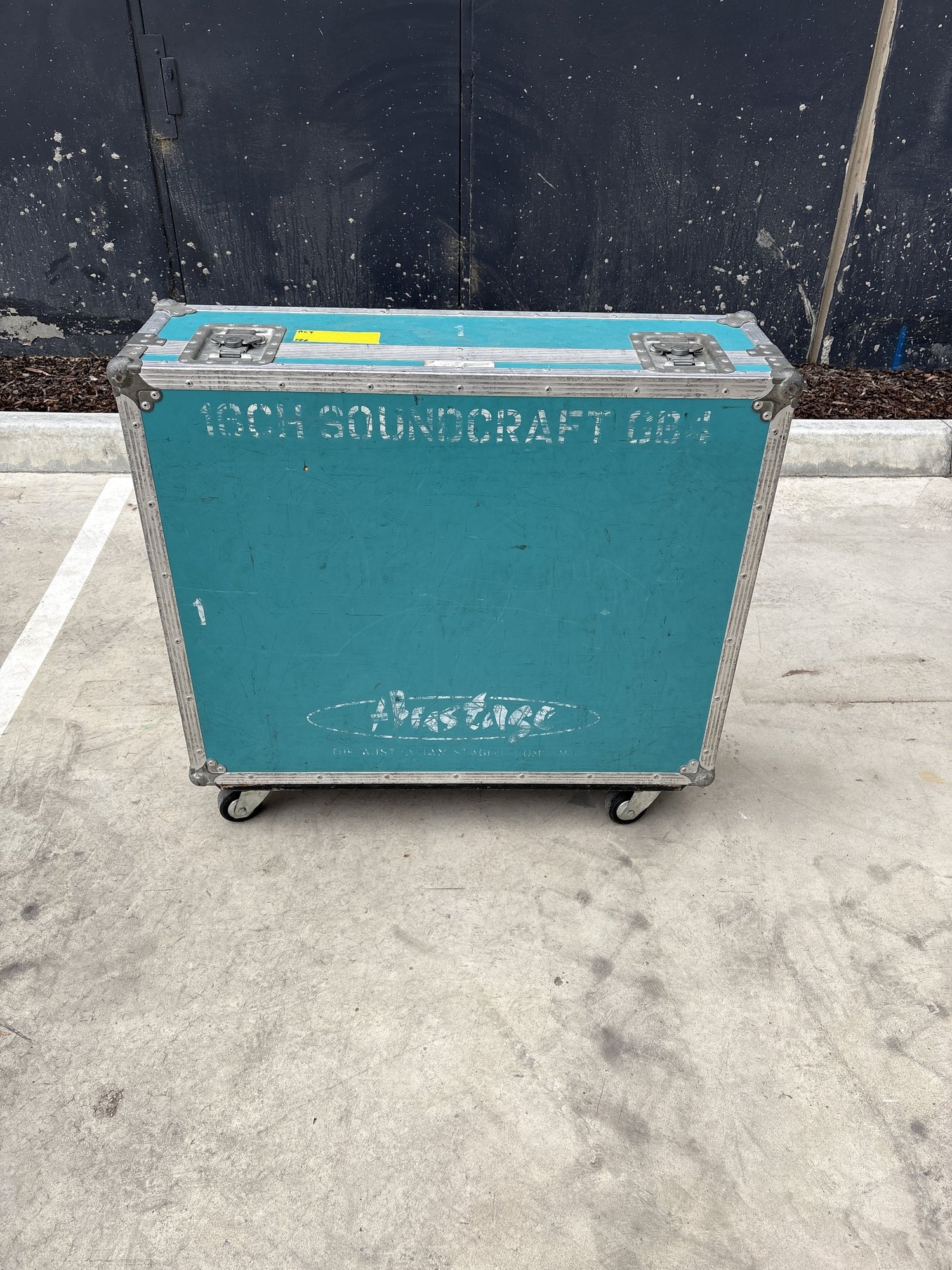 Mixer Case Custom Made High Quality Console Road Case Blue ( 900x700x200)  On Wheels Suit 16 Chanel GB4 Analogue Mixer (RC9)