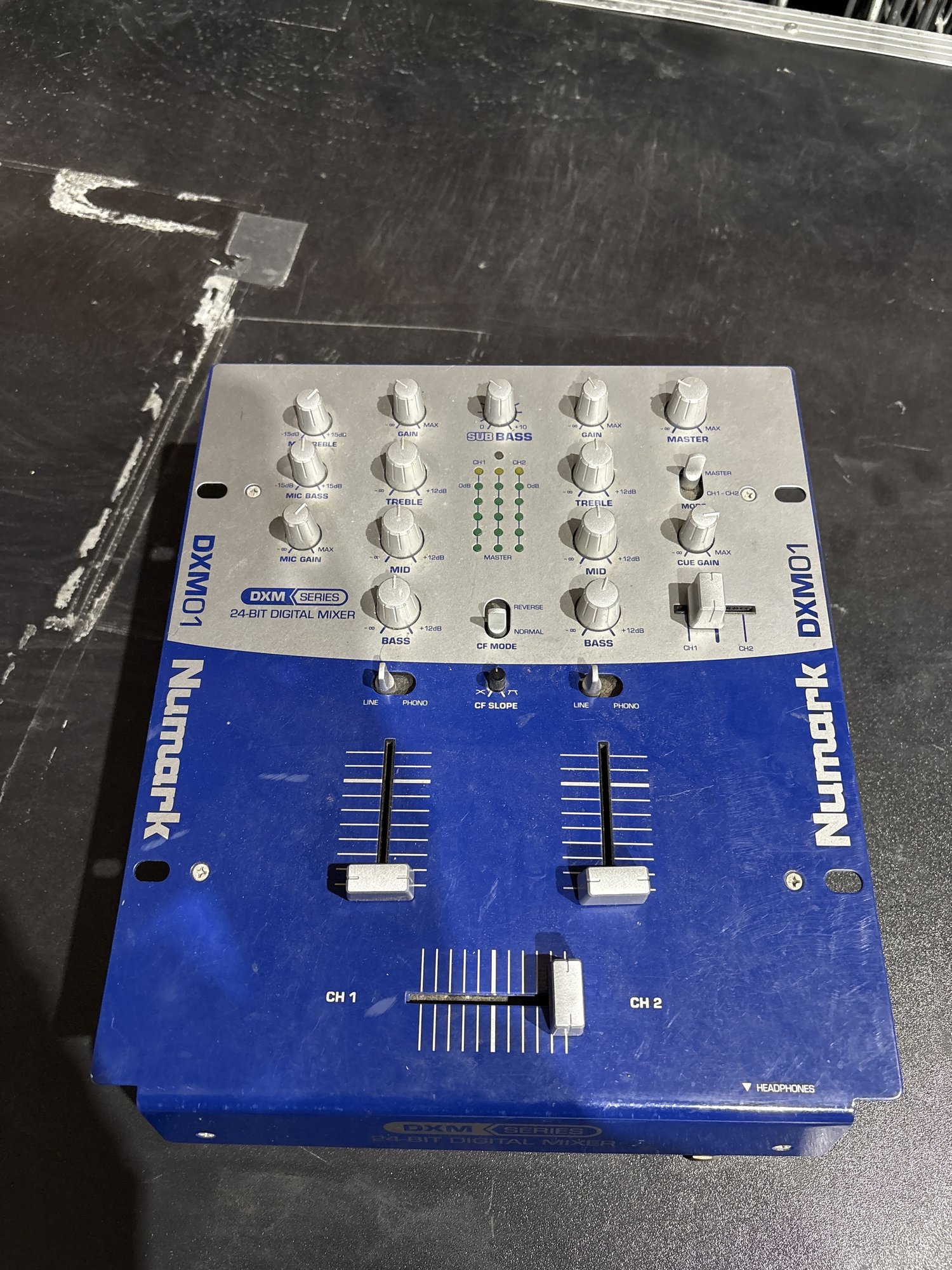 Dj mixer Numark DXM01 - no power cable untested