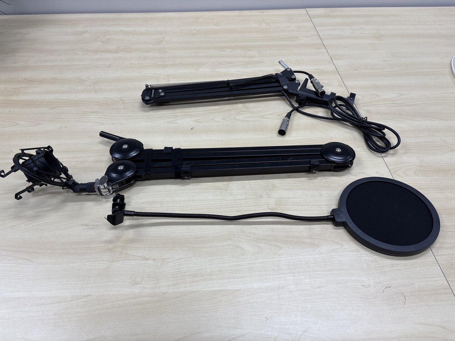 Desktop Microphone mounting pieces