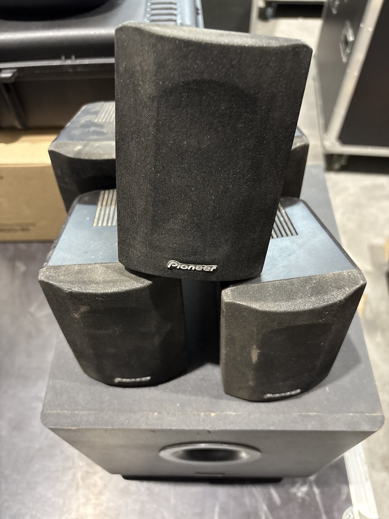 Pioneer Speakers   5x Mini Cubes  Type  4S50  +  1x Powered Subwoofer