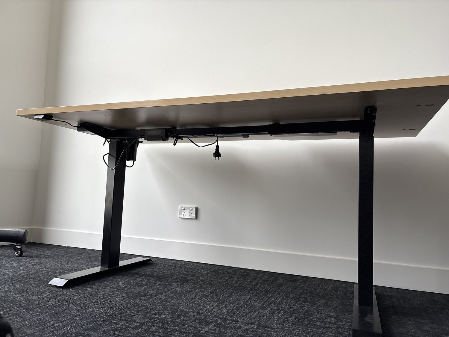 Office Desk Electric Sit Stand  Professional & Modern Size (1600x800) Jason L Blondewood