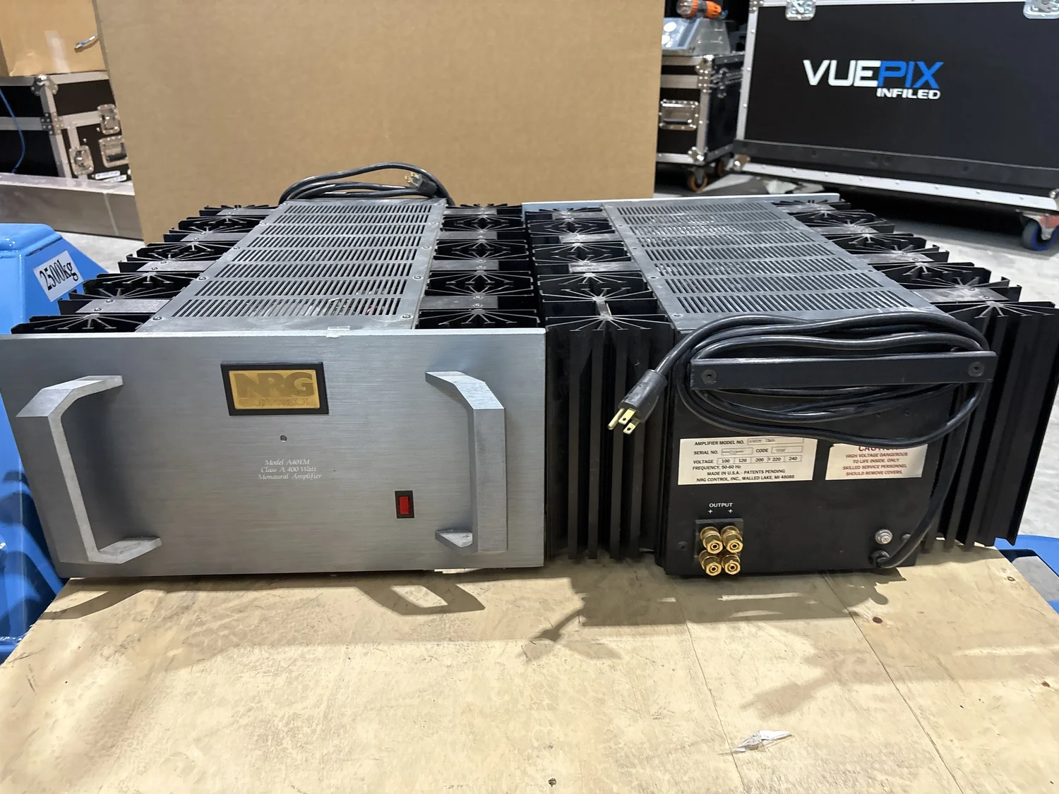 Class A - Amplifier Pair NRG Controls   Model  A401M  Monaural  460WATT  -Consecutive  Indo  Serial Numbers:  034,035  Code:0890 ,  220 volt Made In USA  (Untested)